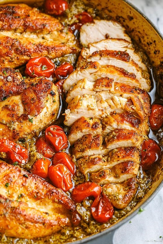 Creamy Pesto Chicken with Roasted Tomatoes Copie