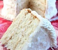 Creamy White Cake with Buttercream Frosting Copie