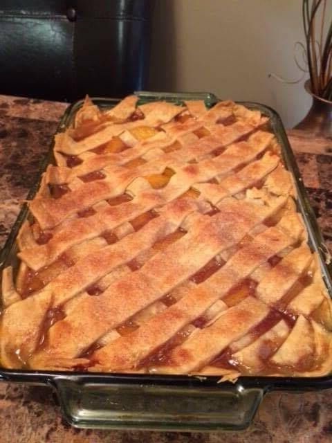 HOT PEACH COBBLER RIGHT OUT OF THE OVEN Copie