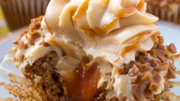 Banana Caramel Cupcakes with Caramel Cream Cheese Frosting Copie