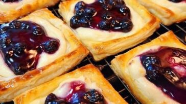 Blueberry Cream Cheese Danish Copie