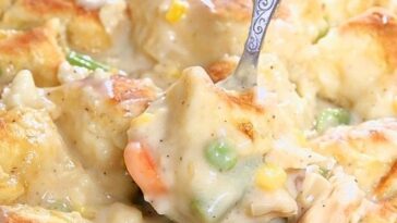 Chicken Pot Pie Casserole with Biscuits Copie