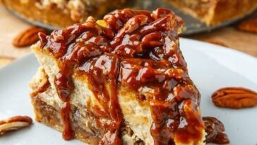 Pecan Pie Cheesecake with Pecan Caramel Sauce Copie